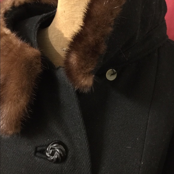 Vintage Winter Coat w/ Fur Collar - Picture 5 of 9